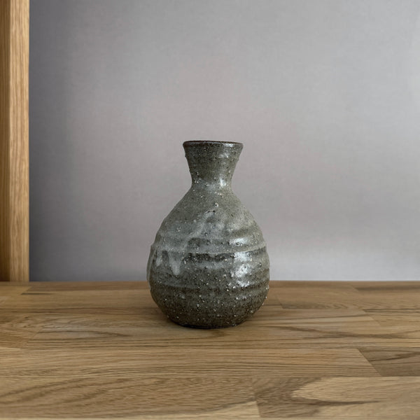 Inguin Glaze Tokkuri | Handmade Shigaraki Ware – ZAKKAsine