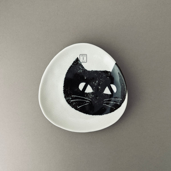 Plate with black cat – ZAKKAsine