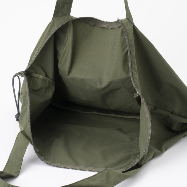 Soft nylon fastener tote