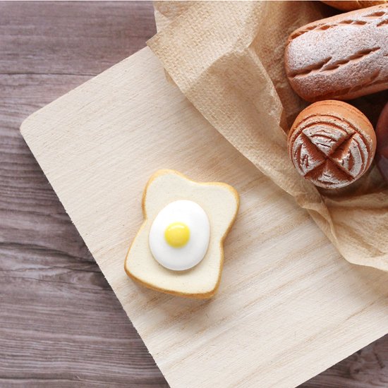 toast with egg   | Chopstick rest