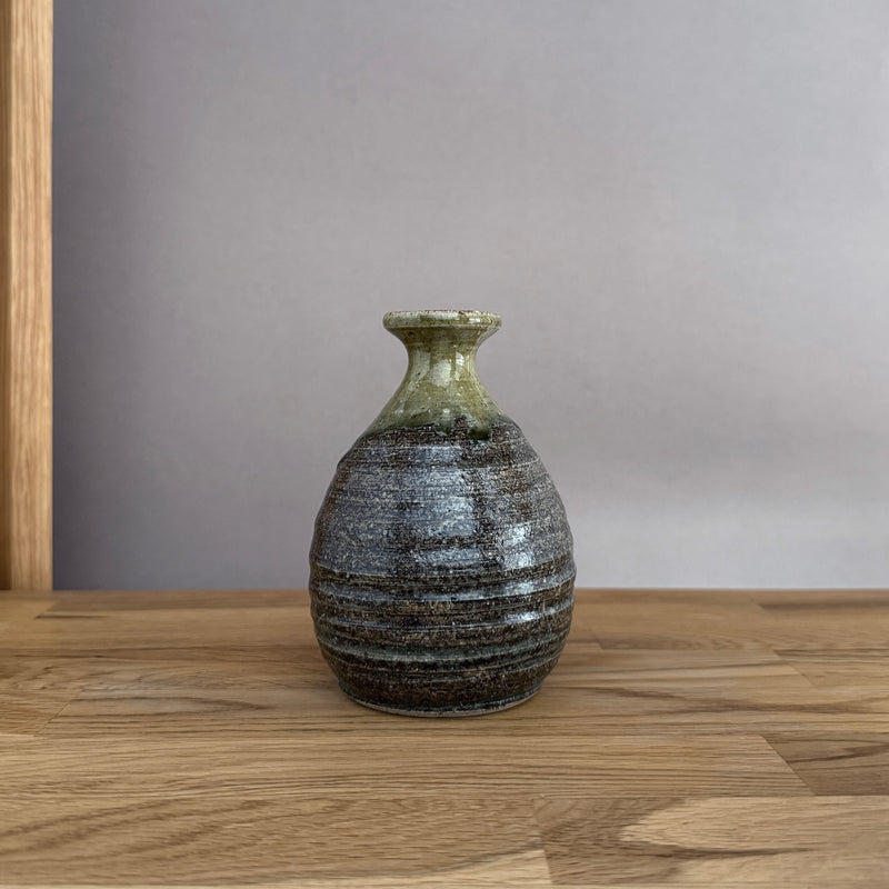 Akuryu Tokkuri sake bottle | Handmade Shigaraki Ware