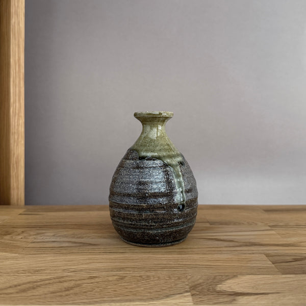 Akuryu Tokkuri sake bottle | Handmade Shigaraki Ware