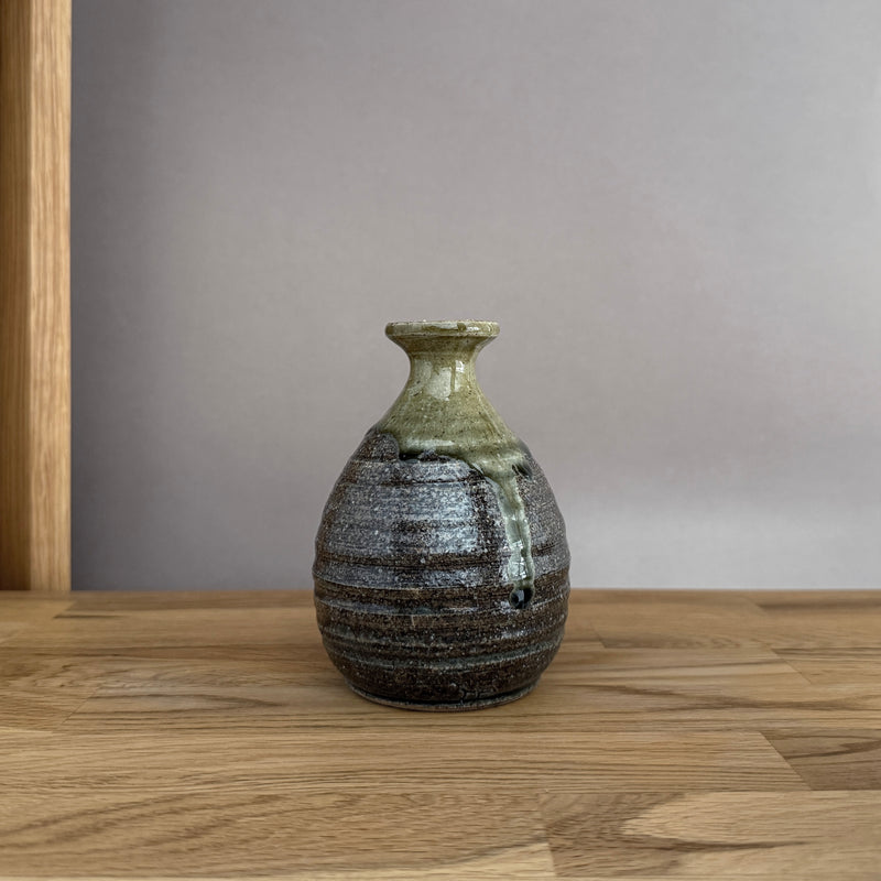 Akuryu Tokkuri sake bottle | Handmade Shigaraki Ware