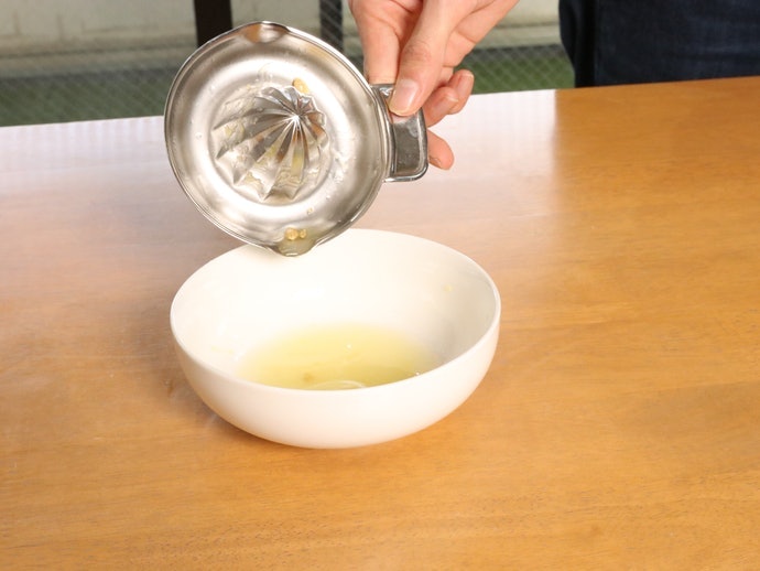 Double-Spout Lemon Squeezer – Stainless Steel