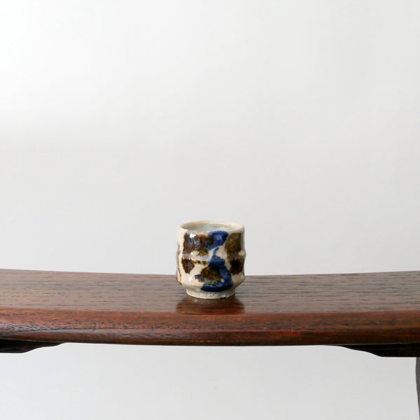 センスよさげに佇む手作り陶器 Handmade Rustic Ceramic Sake Cup A | Japanese Vintage – ZAKKAsine