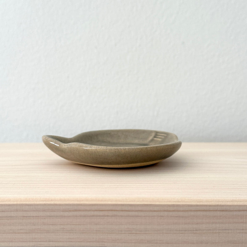 Cozy Sloth small plate | On the Table | Yoshizawagama