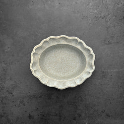 Greige Western Oval Deep Plate S | On the Table | Yoshizawagama