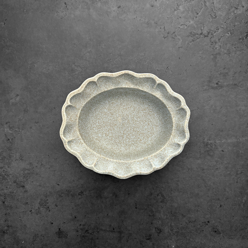 Greige Western Oval Deep Plate S | On the Table | Yoshizawagama