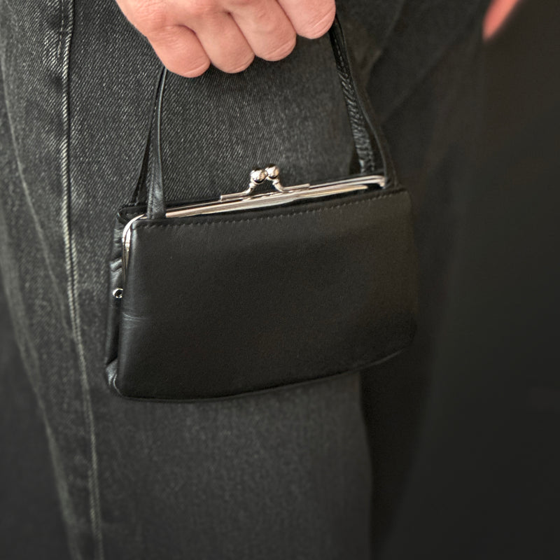 Cowhide kisslock wallet with handle | Matsunoya