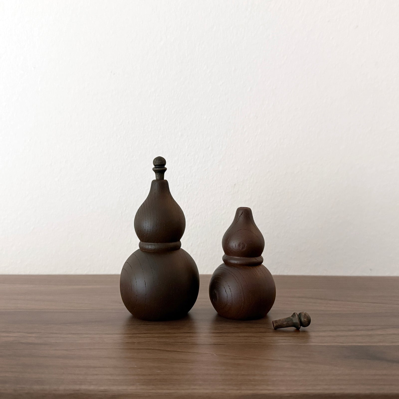 Gourd-Shaped Shichimi Container Dark Brown | Odawara woodworking