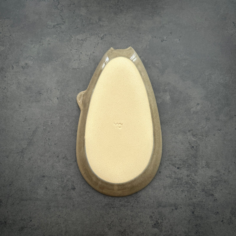 Sitting Cat Oval Dish L (With Cracks/ Glaze Cracks) | On the Table | Yoshizawagama