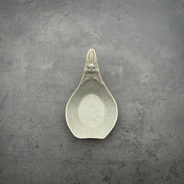 Rabbit with Cup Shaped Spoon Rest Dish | ON THE TABLE | Yoshizawagama