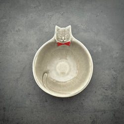 Red Ribbon Cat Flat Bowl | ON THE TABLE | Yoshizawagama