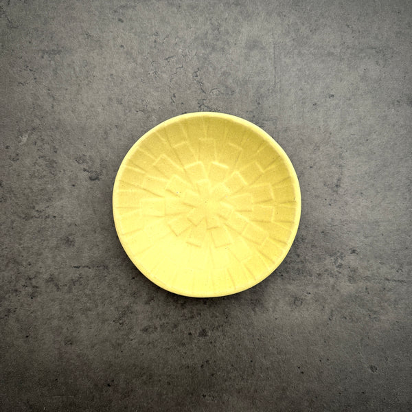 Citron Dandelion Plate  | ON THE TABLE | Yoshizawagama