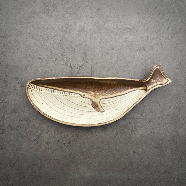 Old White Whale Plate | ON THE TABLE | Yoshizawagama