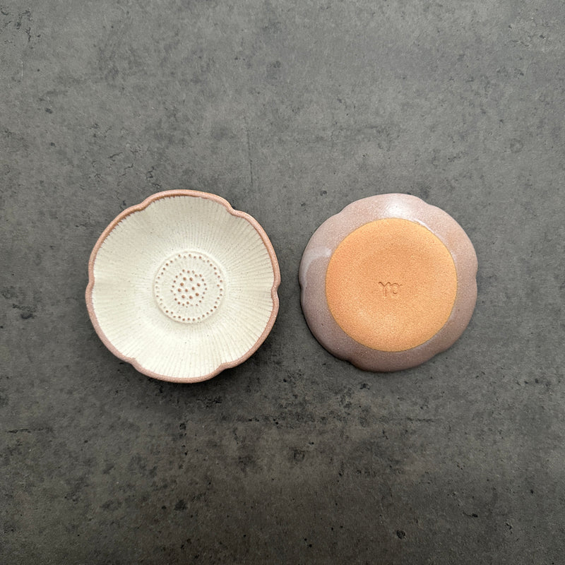 White Anemone Small Bowl  | ON THE TABLE | Yoshizawagama