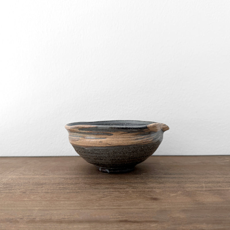 Red brush brim Katakuchi Bowl | Handmade Shigaraki Ware