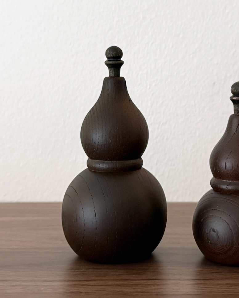 Gourd-Shaped Shichimi Container Dark Brown | Odawara woodworking