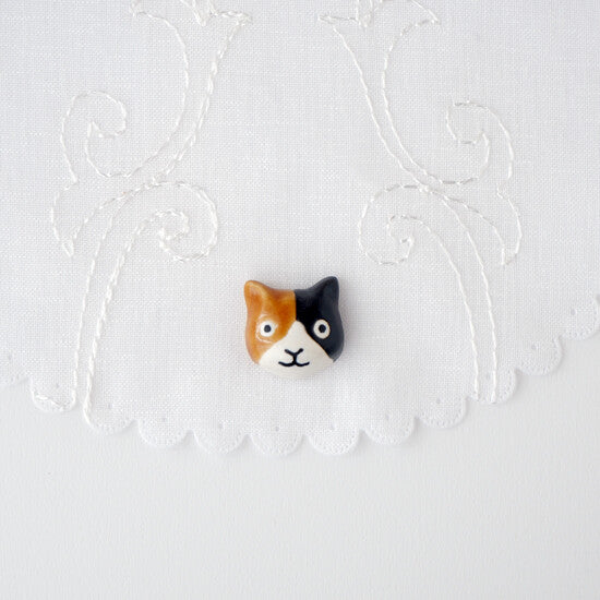 Tortoiseshell cat  Inu Ceramic Pin badge