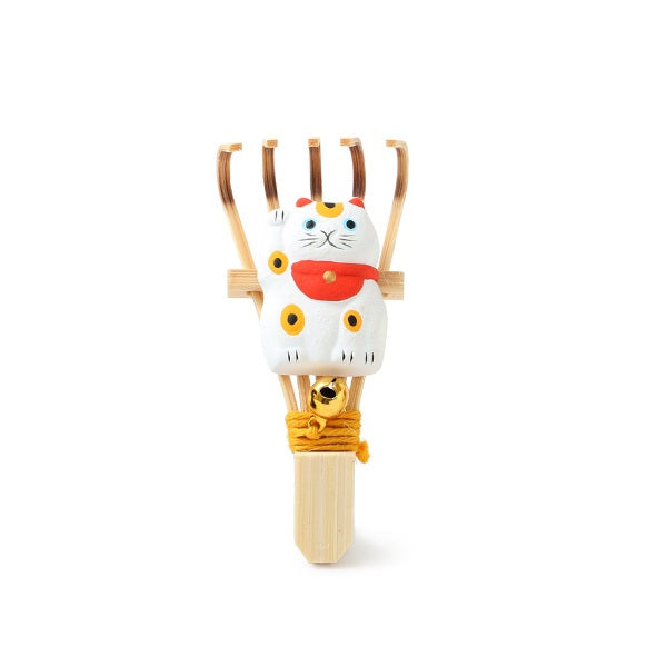 Bamboo rake with a Manekineko | White cat