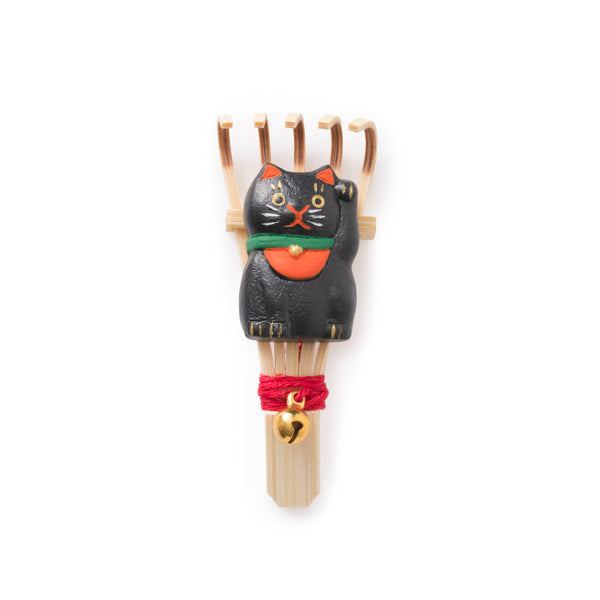 Bamboo rake with a Manekineko | Black cat