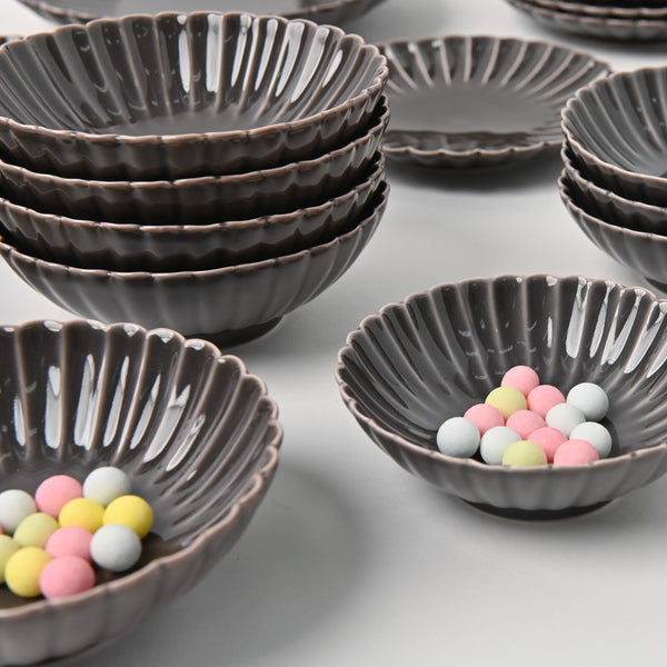 Chrysanthemum Dish | gray | HASAMI