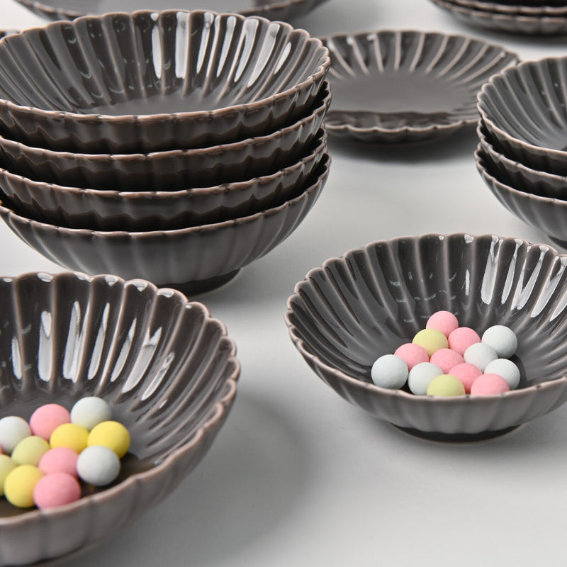 Chrysanthemum Dish | gray | HASAMI