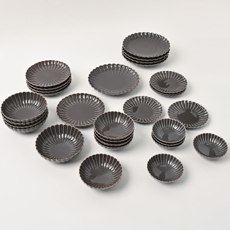 Chrysanthemum Dish | gray | HASAMI