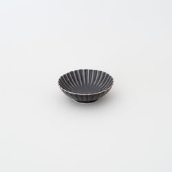 Chrysanthemum Dish | gray | HASAMI