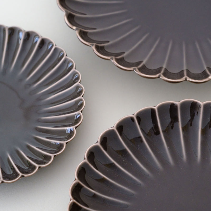 Chrysanthemum Plate | Gray | HASAMI