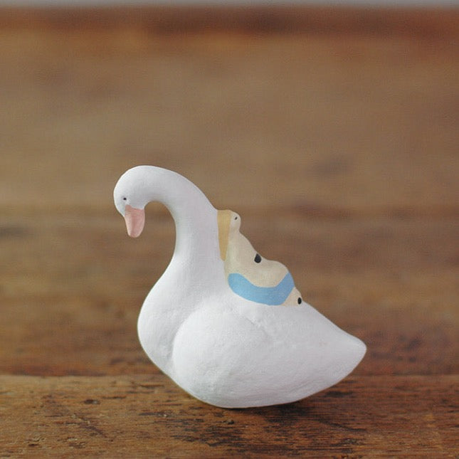"Shitakawara" Pottery's Earthenware Doll ｜wild swan